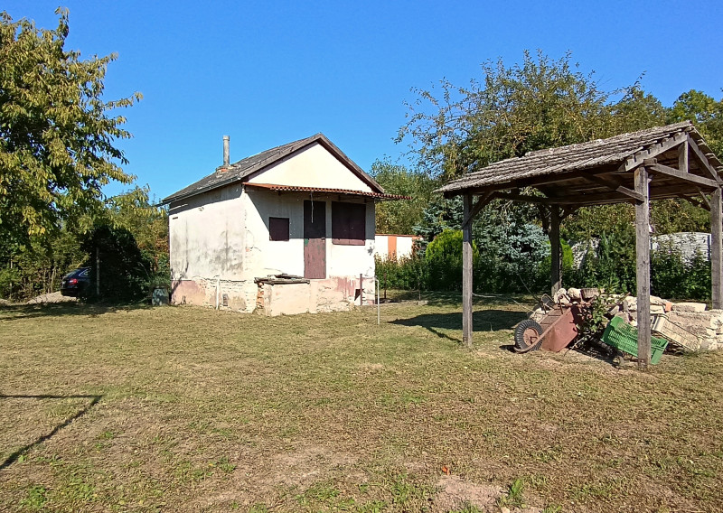 Záhrada s murovaným domčekom a pivnicou na predaj, Komárno