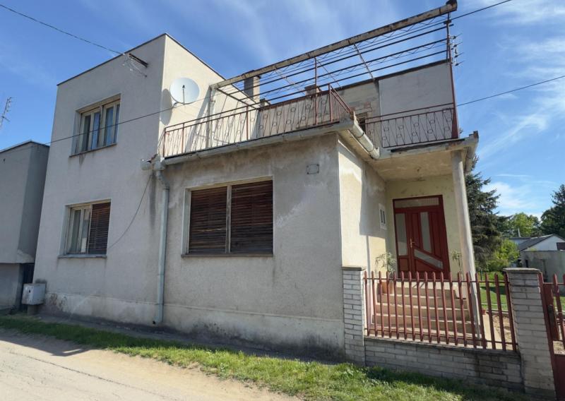 Rodinný dom, kde si každý nájde dostatok svojho miesta, Farná